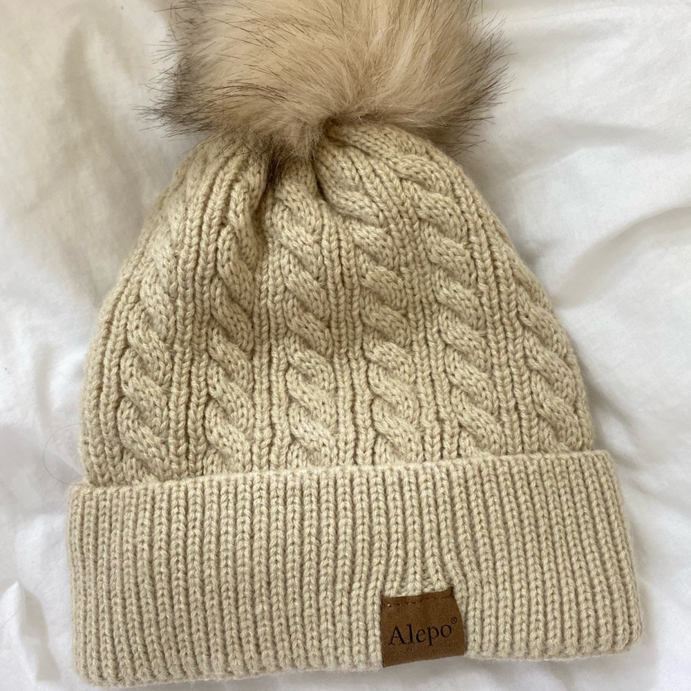 Women’s/Girls Cream Knit Pom-Pom Beanie